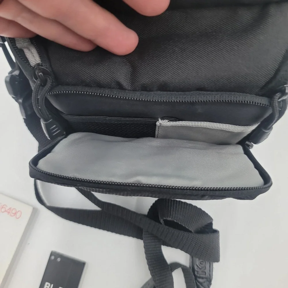 Kodak Easyshare DX6490 Camera With Bag UNTESTED